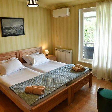 4Bd Appartaments With Cozy Garden Тбилиси Екстериор снимка