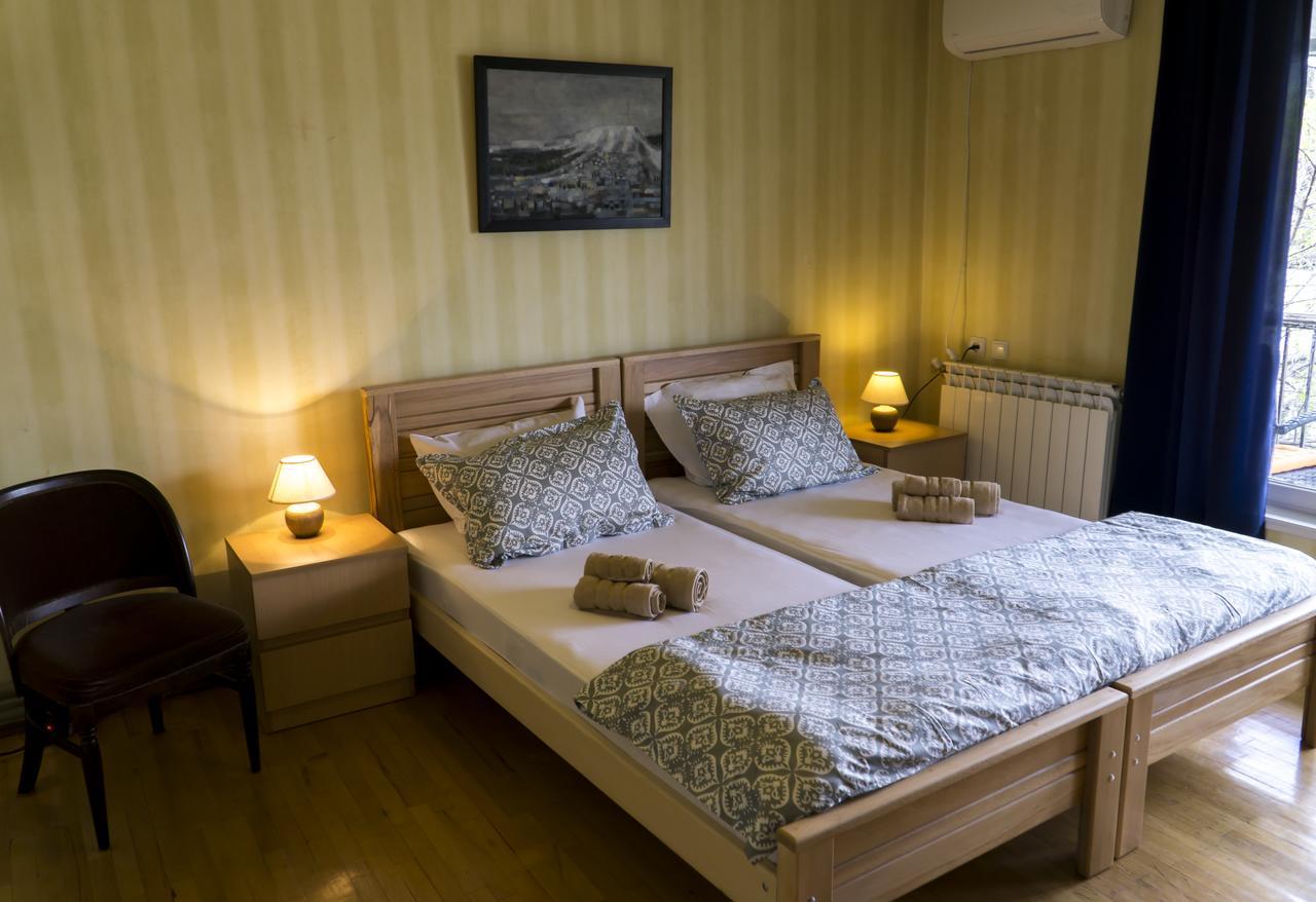 4Bd Appartaments With Cozy Garden Тбилиси Екстериор снимка