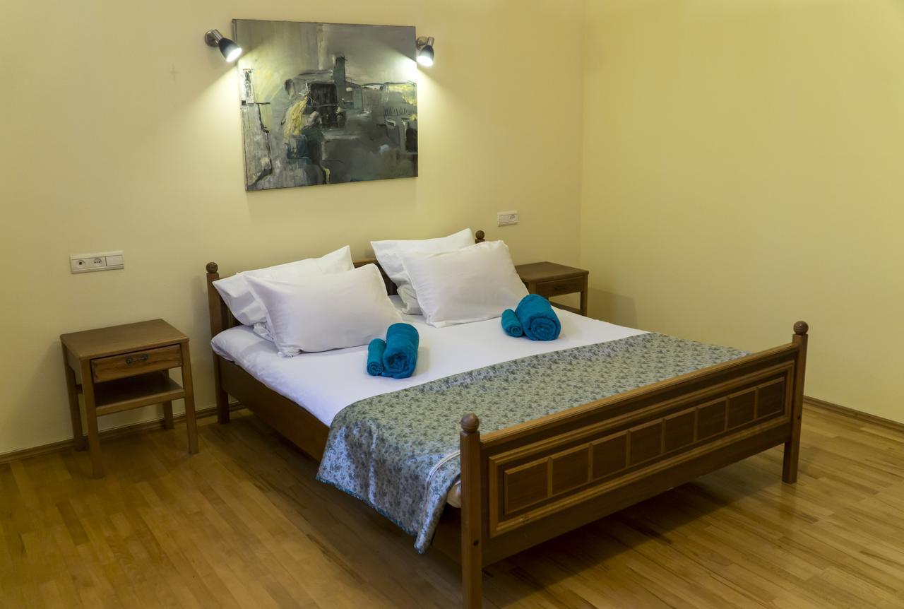 4Bd Appartaments With Cozy Garden Тбилиси Екстериор снимка