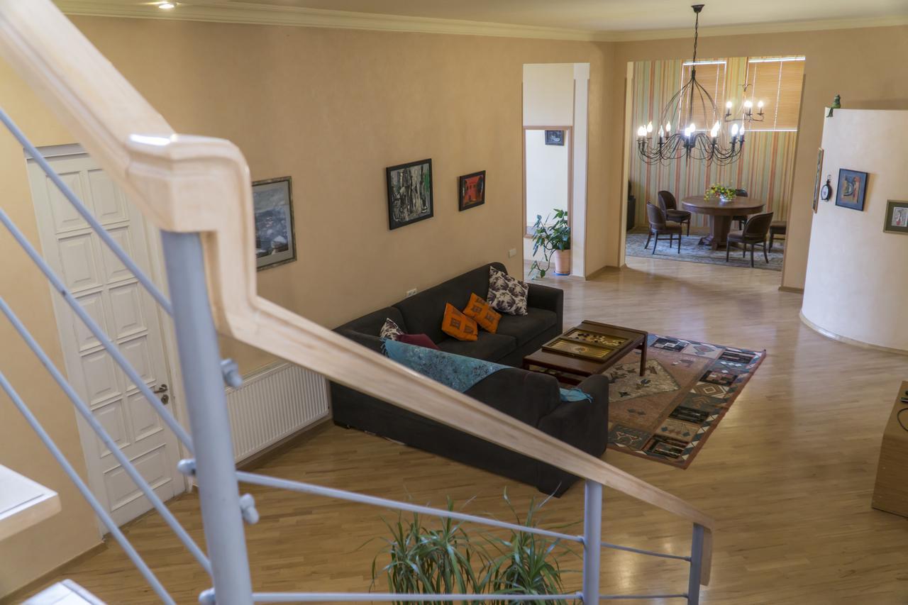 4Bd Appartaments With Cozy Garden Тбилиси Екстериор снимка