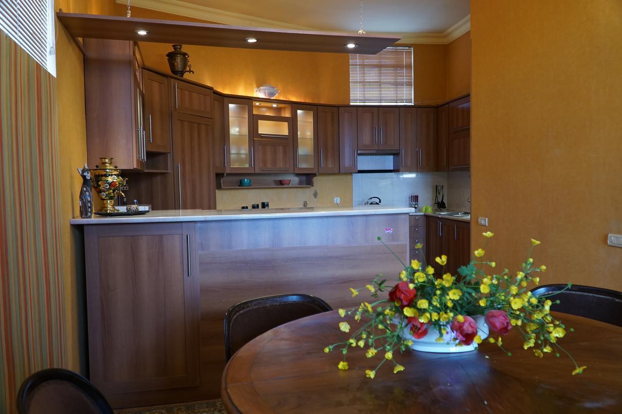 4Bd Appartaments With Cozy Garden Тбилиси Екстериор снимка