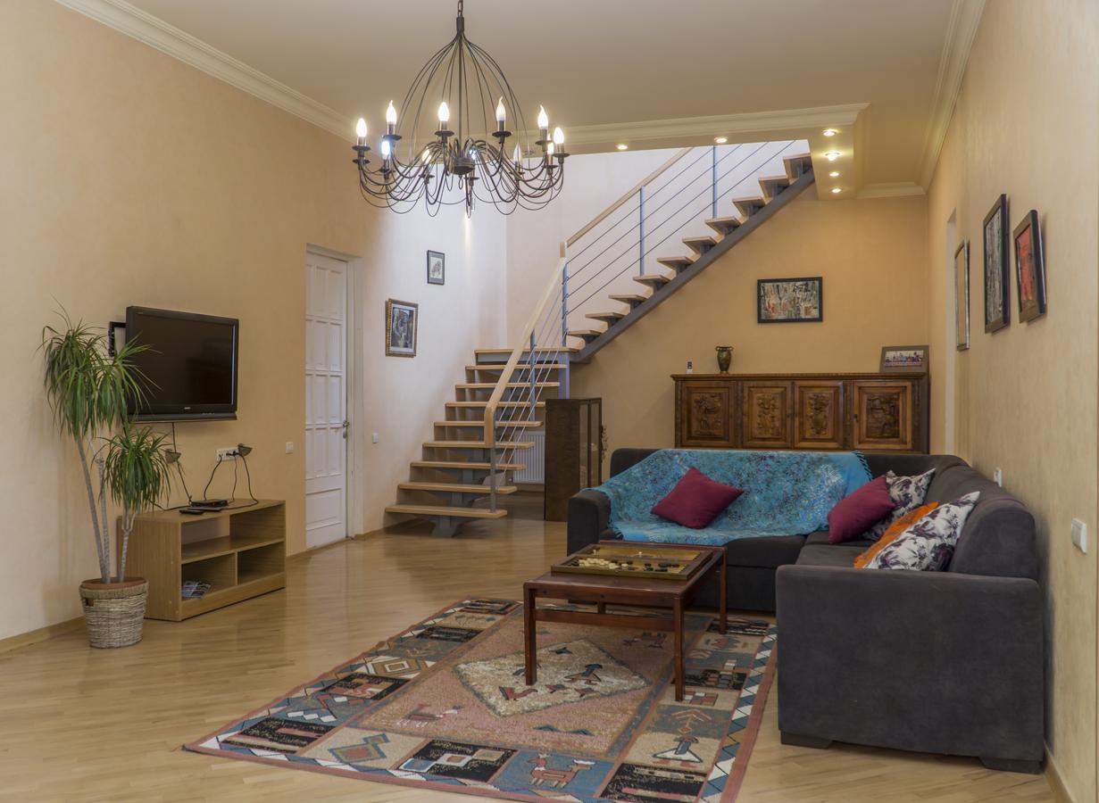 4Bd Appartaments With Cozy Garden Тбилиси Екстериор снимка