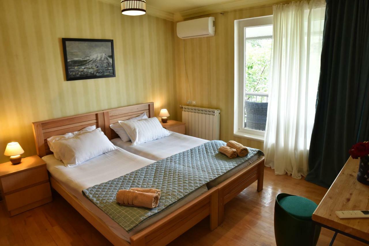 4Bd Appartaments With Cozy Garden Тбилиси Екстериор снимка