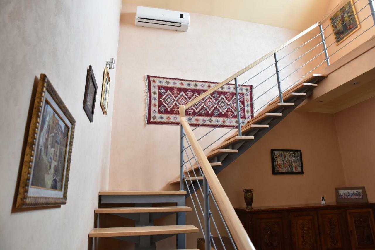 4Bd Appartaments With Cozy Garden Тбилиси Екстериор снимка