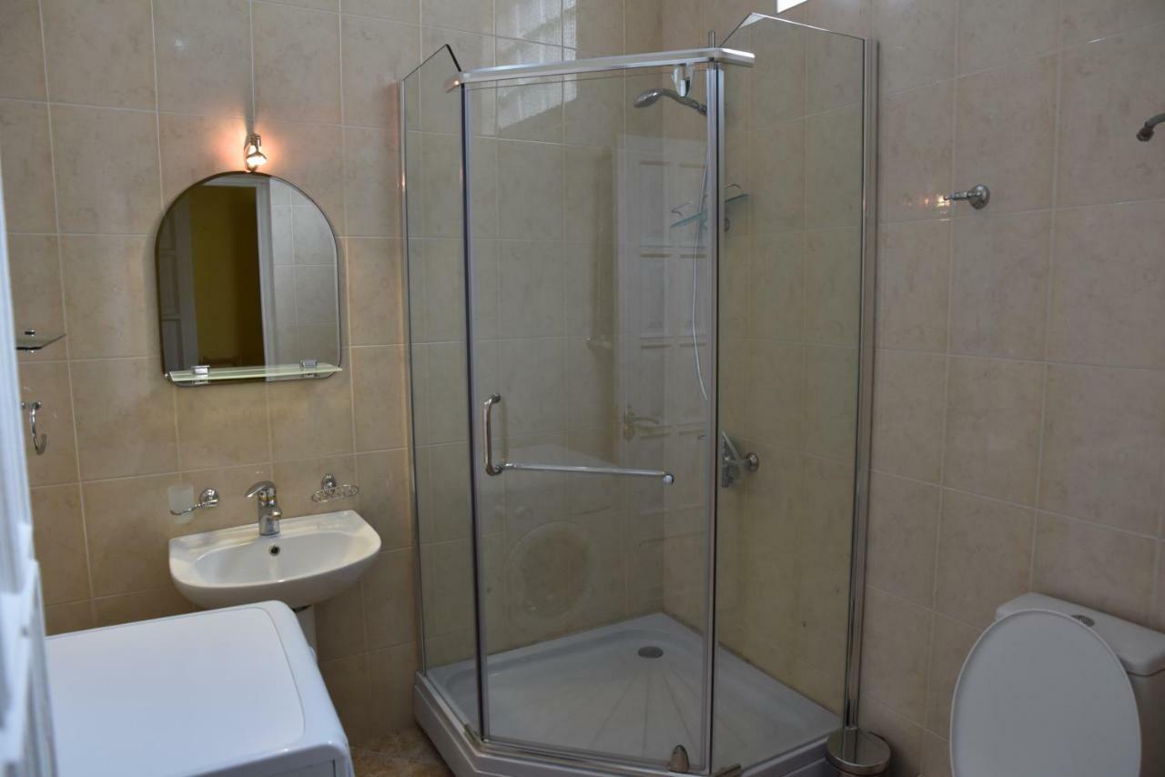 4Bd Appartaments With Cozy Garden Тбилиси Екстериор снимка
