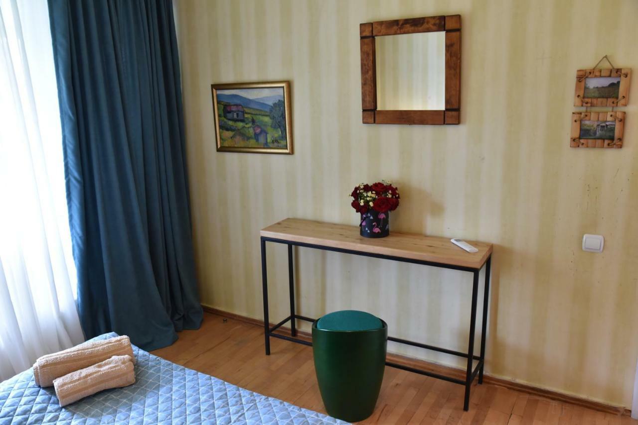 4Bd Appartaments With Cozy Garden Тбилиси Екстериор снимка