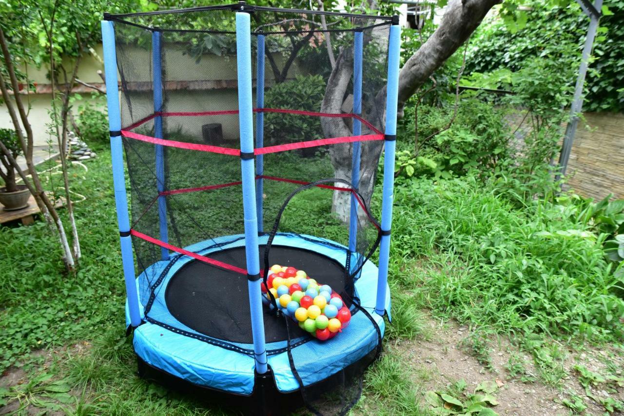 4Bd Appartaments With Cozy Garden Тбилиси Екстериор снимка